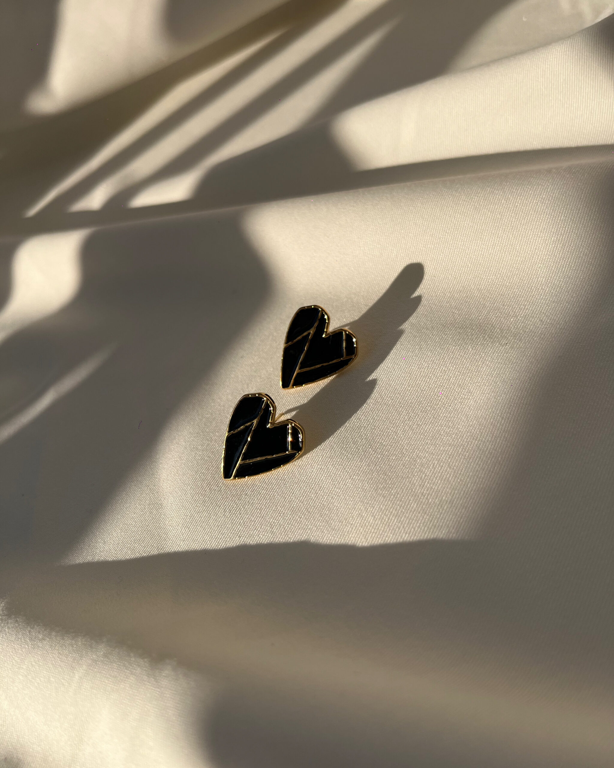 161222 Broken Heart Black - Image 1