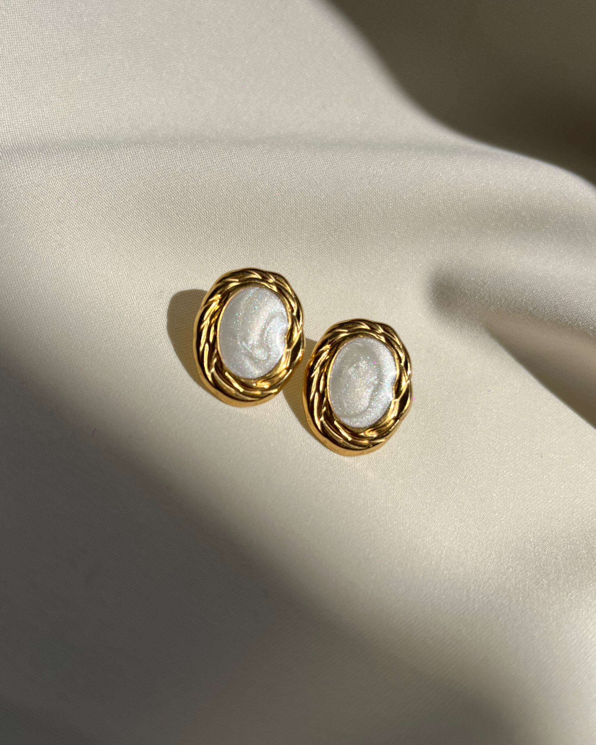 240171 Ivory Charm - Image 1