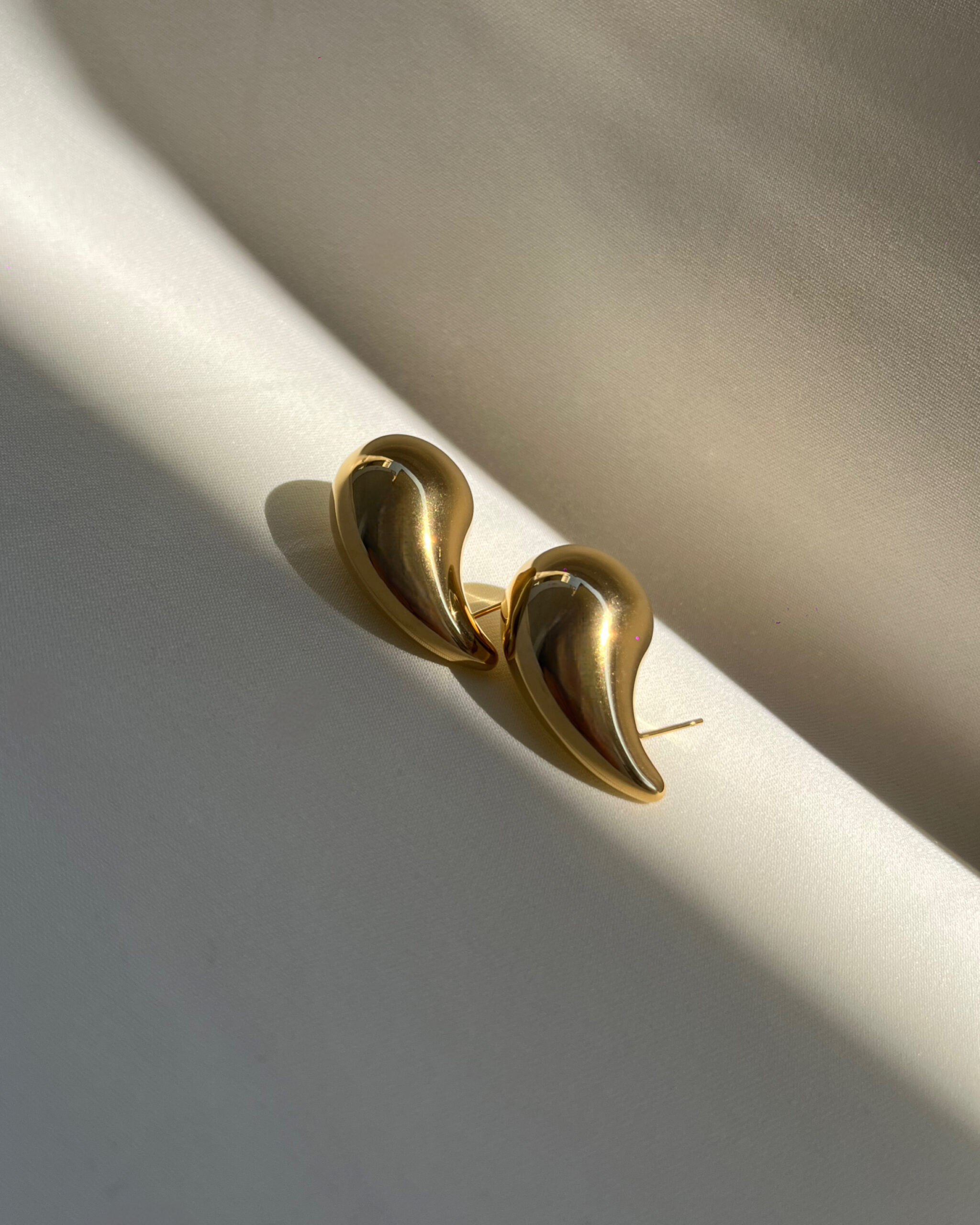 62176 Golden Drip - Image 1