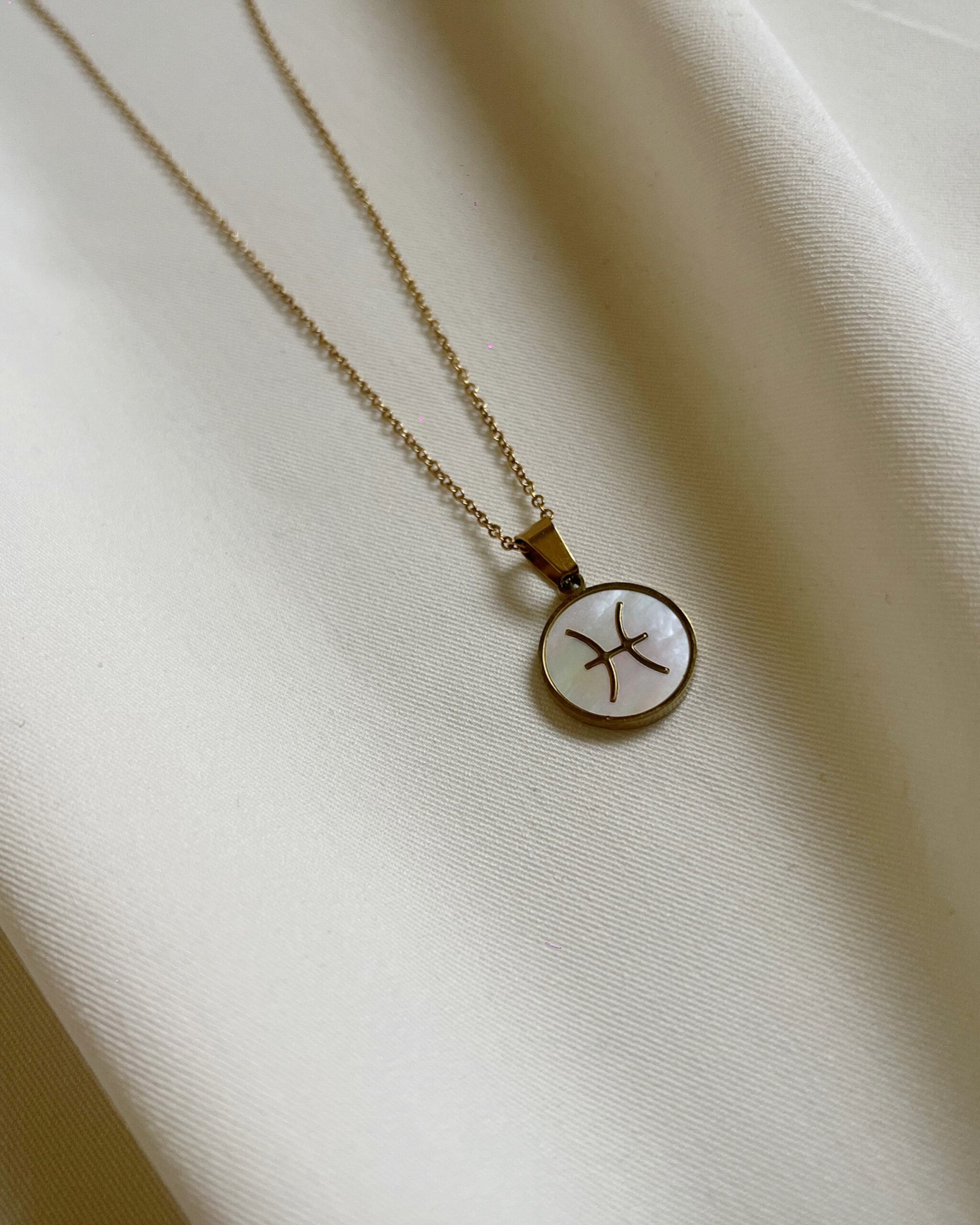 68434 Golden Pisces - Image 1