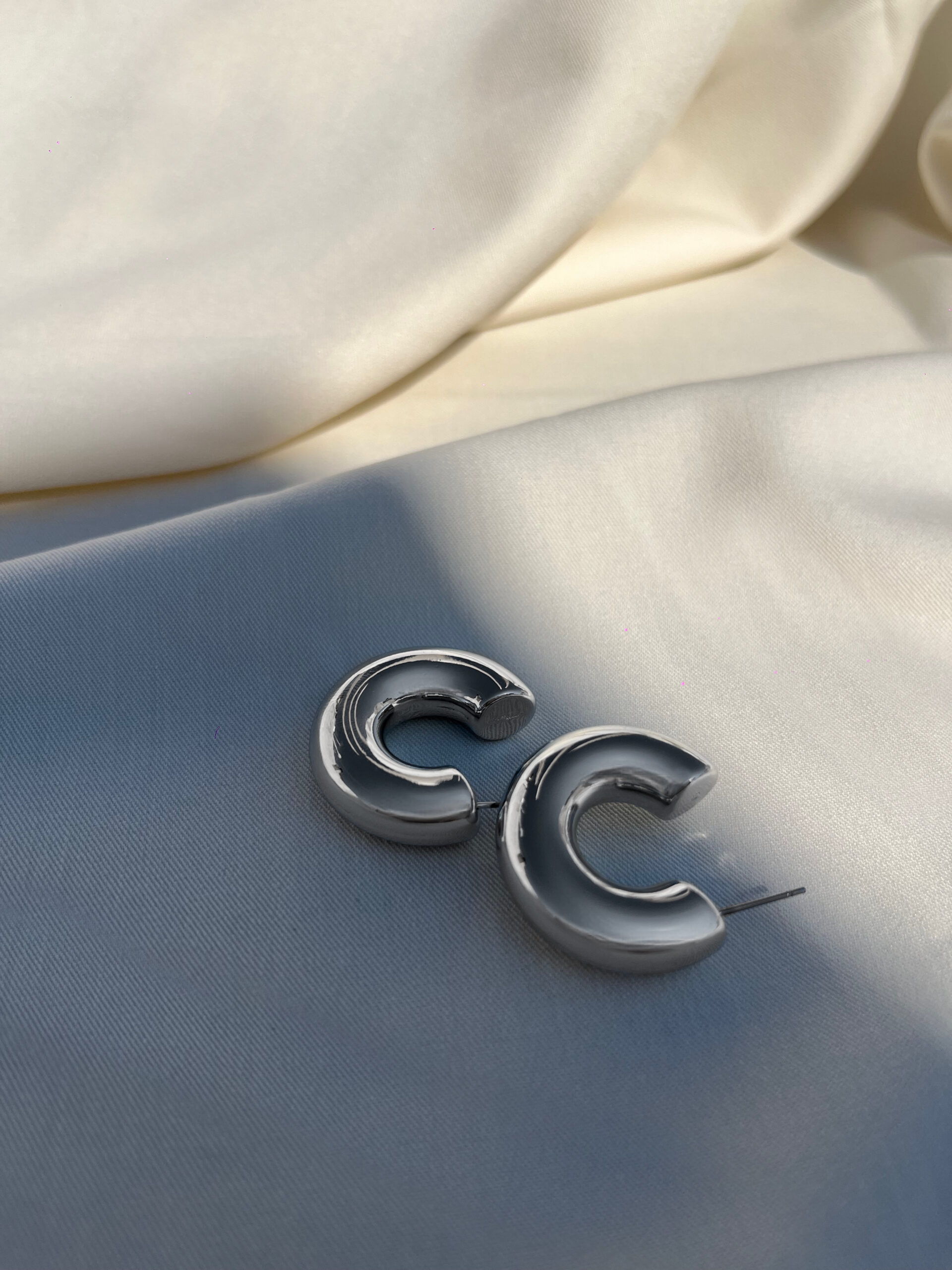 76134 Silver Loop - Image 1