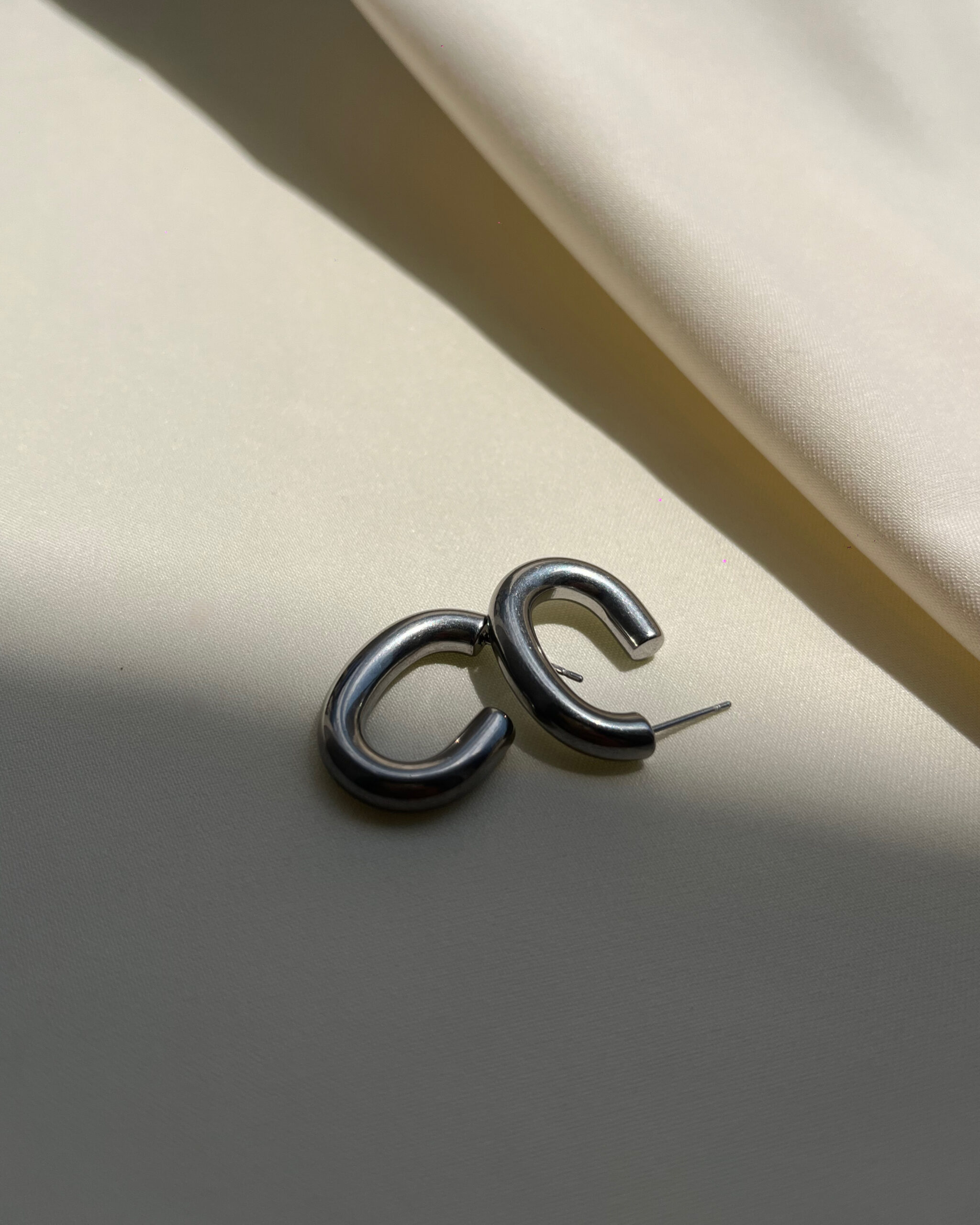 76868 Silvie - Image 1